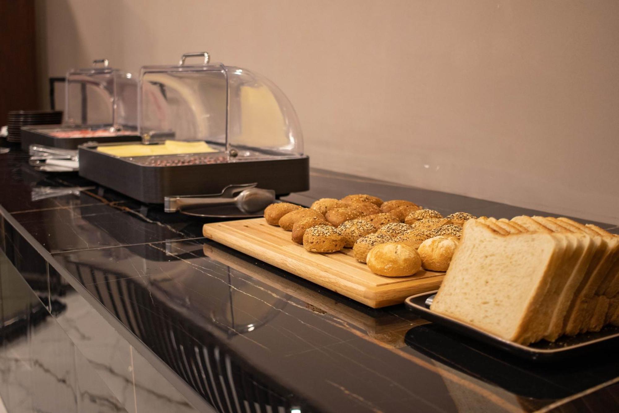 Emma Hotel Bologna Fiera กรานาโรโล เดลเลมิเลีย ภายนอก รูปภาพ