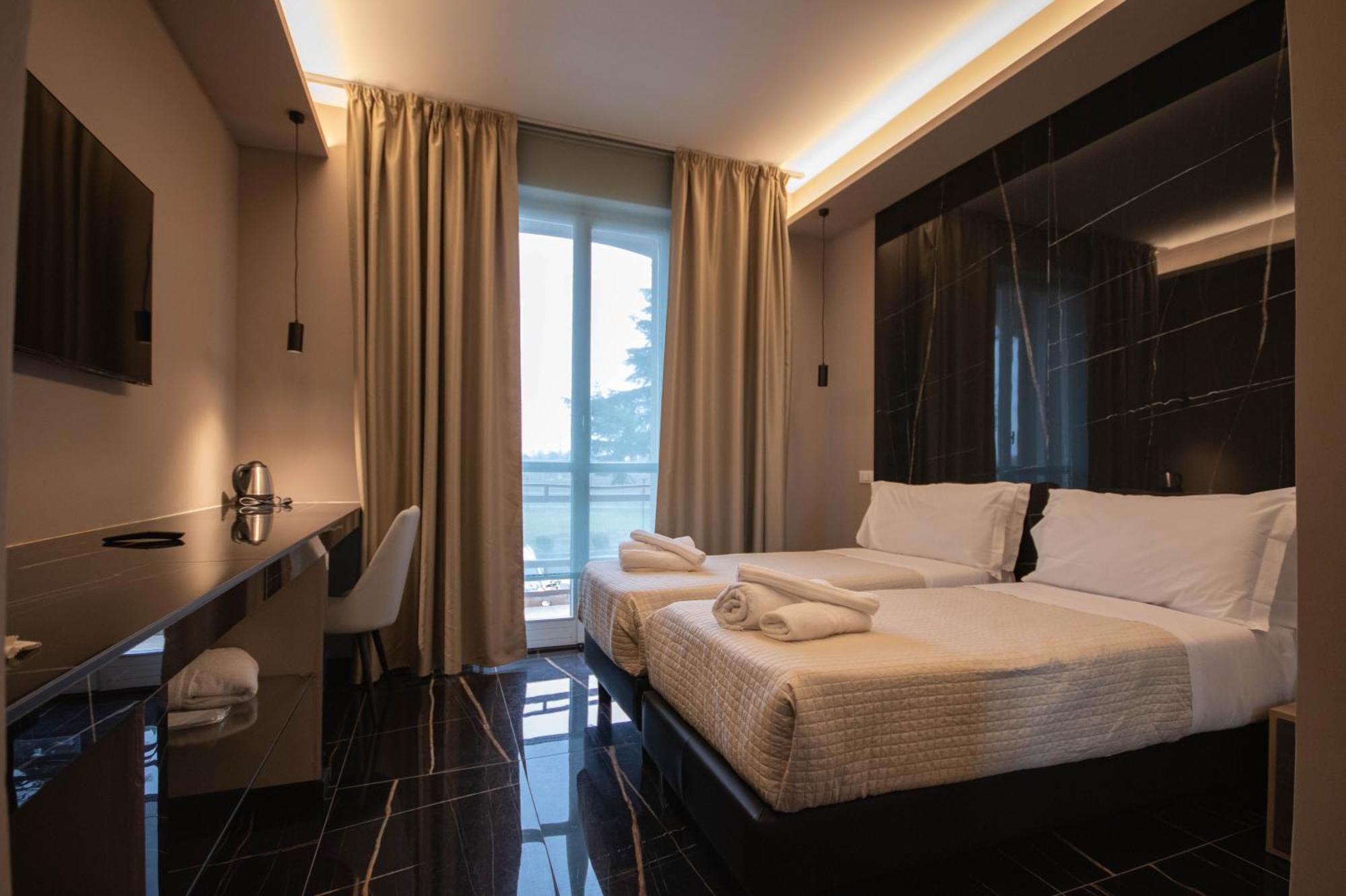 Emma Hotel Bologna Fiera กรานาโรโล เดลเลมิเลีย ภายนอก รูปภาพ